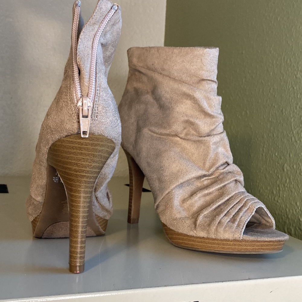 Fioni tan suede size 7.5 peep toe high heels also have them in black 8s - Picture 5 of 7